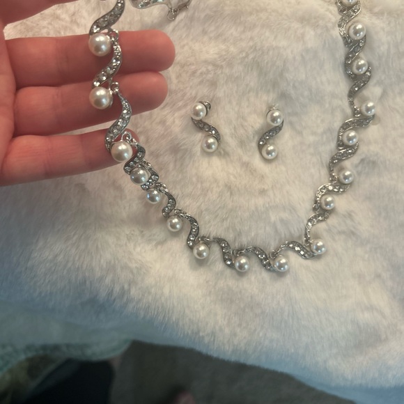 Beautiful stainless steel necklace and earrings, new , no tags. - Picture 3 of 3